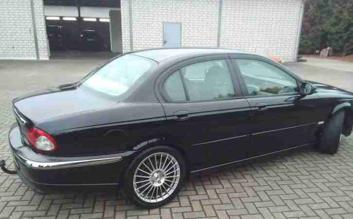 JAGUAR X-Type schwarz BJ2004 beige Leder Innen 2,0l Diesel 136PS AHK 133500km