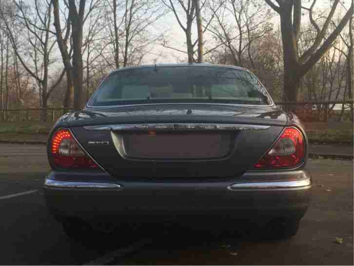 JAGUAR XJ6 (XJ8) V6 SE MODELL 2004 X350 LEDER HELL/NAVI/ALPINE/LUFTFEDERUNG RHD