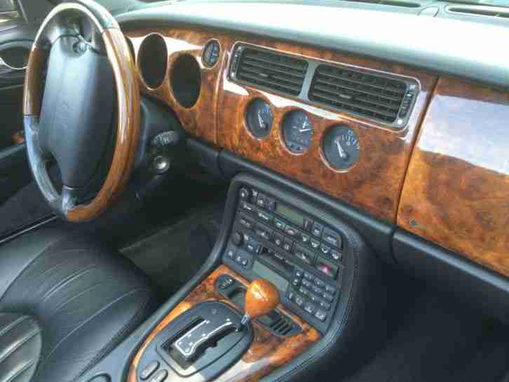JAGUAR XK8 CABRIO -Juli/2002 - Schwarz/Schwarz - mit Vollausstattung und 139TKM