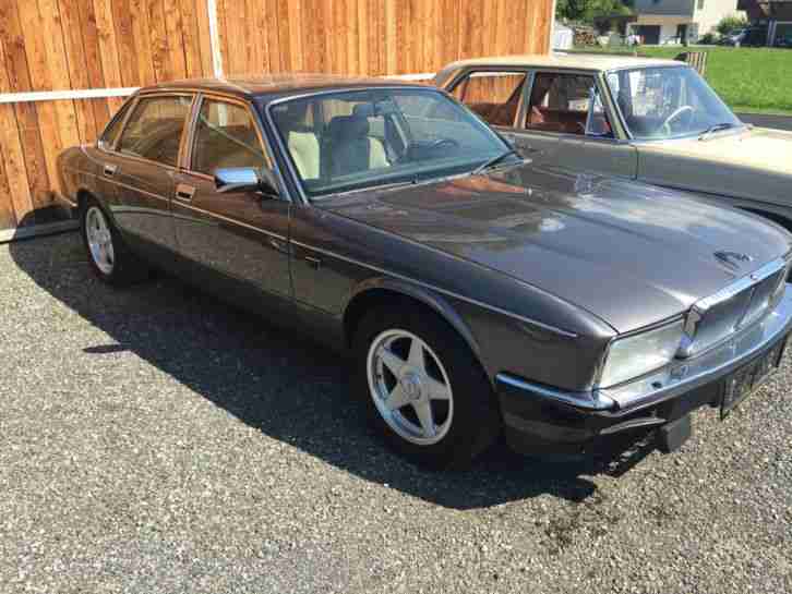 Jaguar Daimler Xj40