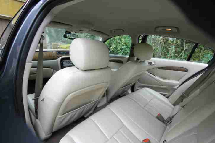 Jaguar S-Type 2.5 V6,,7/2003, grau,Volleder beige RHD