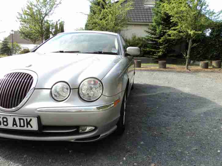 Jaguar S-Type 4.0 V8 silber-metallic, Automatik