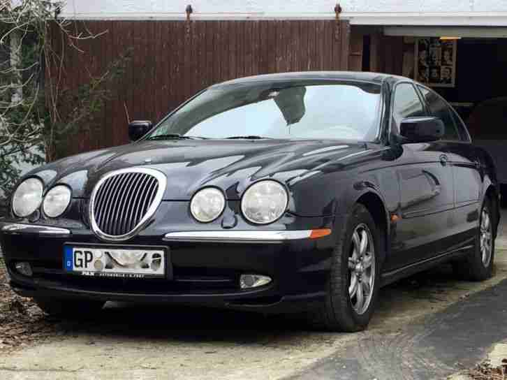 Jaguar S-Type, schwarz, innen beiges Leder