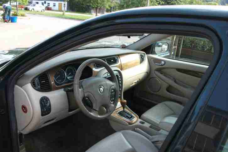 Jaguar X-Type 2,5 V6 4x4 Executiv mit allen Extras