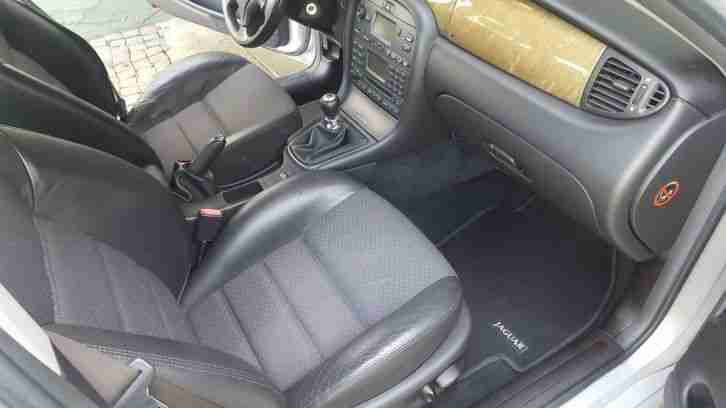 Jaguar X-Type 2.5 V6 4x4 Sportpaket 17 Zoll Leder