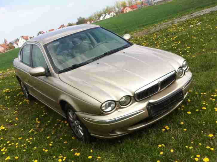 Jaguar X-Type 2.5i V6 4X4 Schalter, 129tkm, Leder, Xenon