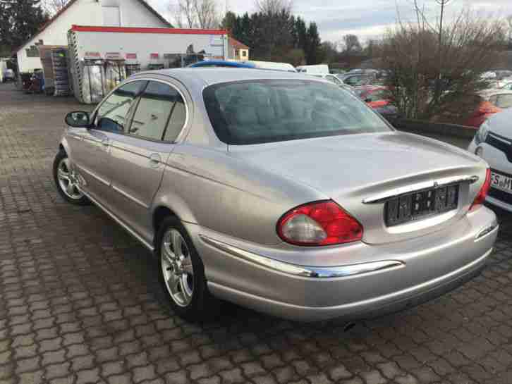 Jaguar X-Type 3.0 V6 4x4 Automatik Executive LEDER DVD NAVI TOUCHSCREEN KLIMA