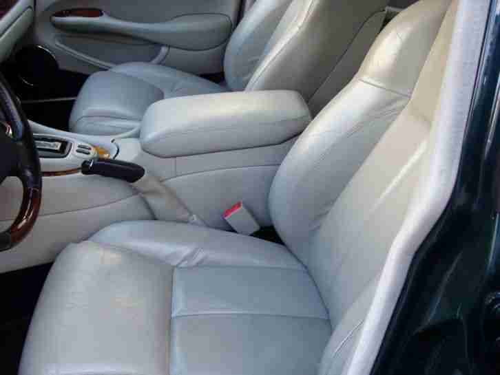 Jaguar XJR Limousine - 4-türig - Automatic in british racing green