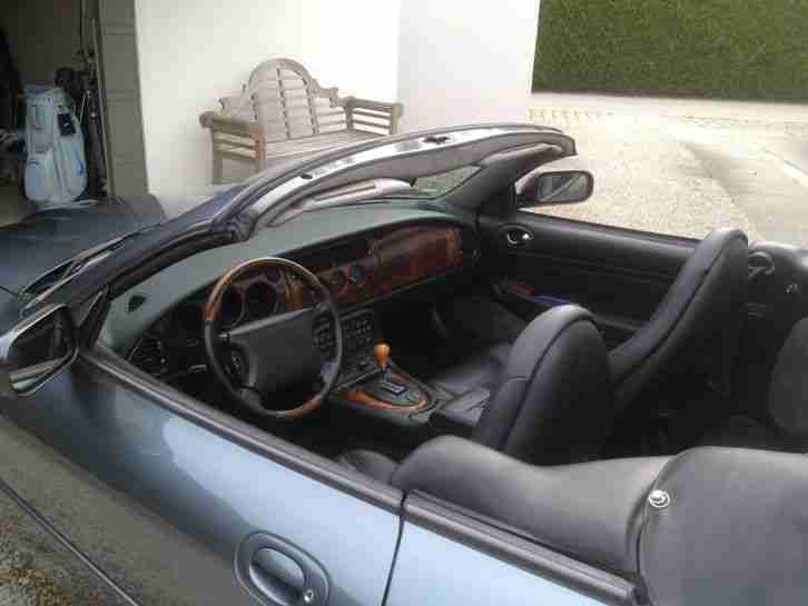 Jaguar XK8 Cabrio; blaumetallic, Klima, Alu, Vollleder 136.000 km