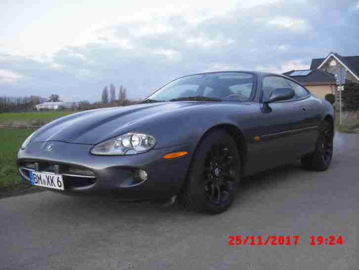 Jaguar XK8 Coupé Youngtimer in seltener Farbkombination sehr gepflegter Zustand