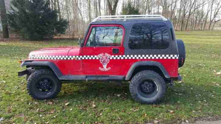 Jeep Wrangler YJ Geländewagen Cabrio Offroad