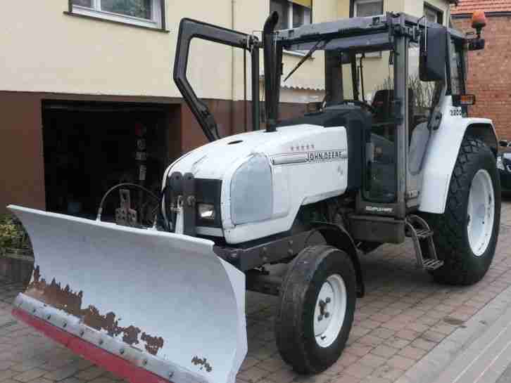 John Deere 3200 mit Schneepflug 3000h nähe