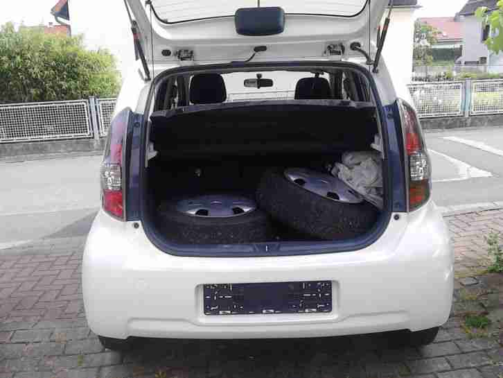 Justy 1,0 schicker kleiner Flitzer super sparsam Klima Servo Funk ZV 69 PS