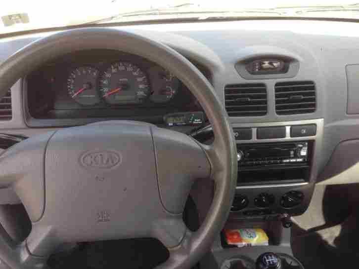 KIA Rio Kombi wenig Kilometer Tüv neu