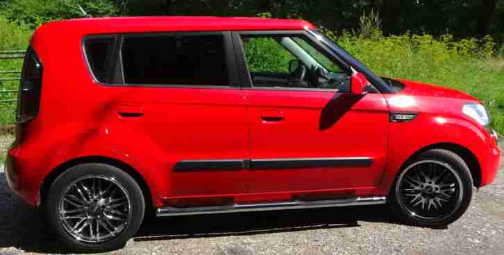 KIA SOUL (ROT) mit HÄNGERKUPPLUNG / PRINS-GASANLAGE und viel CHROM