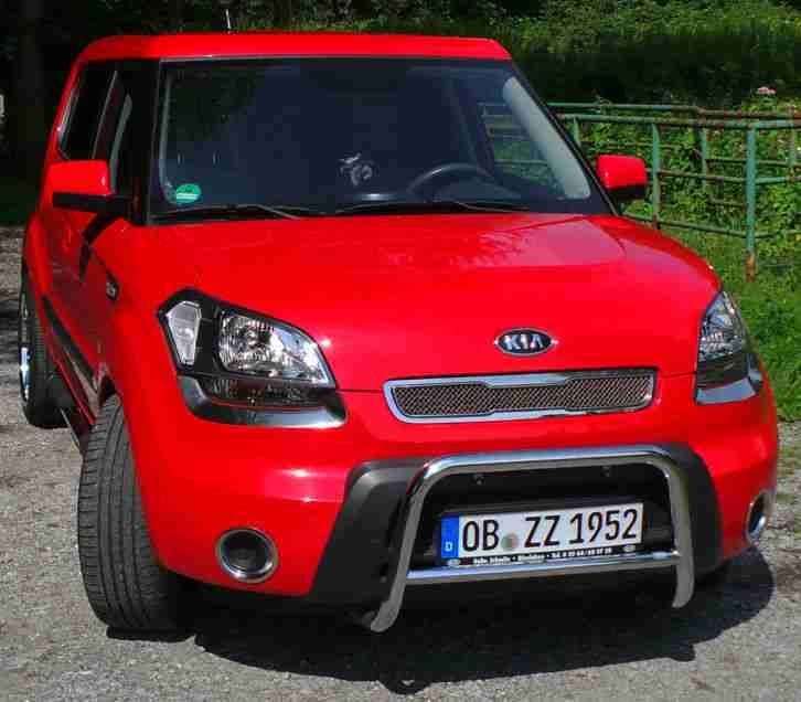 KIA SOUL (ROT) mit HÄNGERKUPPLUNG / PRINS-GASANLAGE und viel CHROM