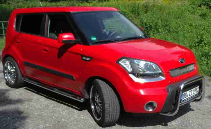 KIA SOUL (ROT) mit viel CHROM und HÄNGERKUPPLUNG / PRINS-GASANLAGE