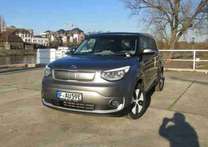 KIA Soul EV Play Modell 2018 EZ 11/17 9300km Titanium-Silber Superzustand 30KW