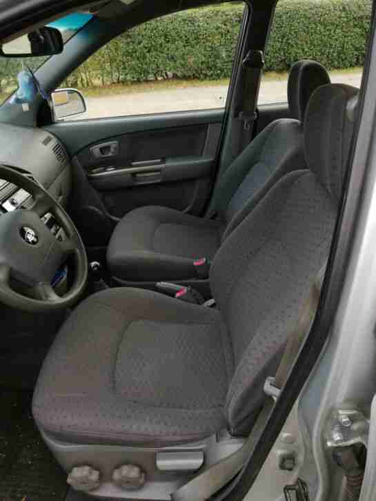 Kia Carens - mit AHK und Klima