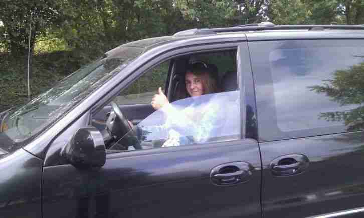 Kia Carnival ll 2,9 TD 7-Sitzer EZ:30.4/2002 HU:05/2015 Automatik AHK Top