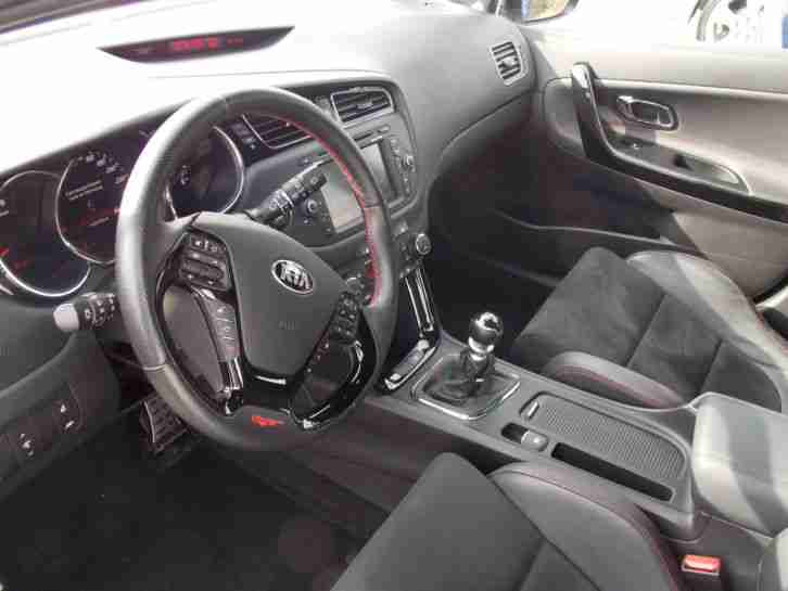 Kia Ceed GT-Track (204 PS, Max. 235 km/h) + Navi + Panorama + 7-Jahre Garantie