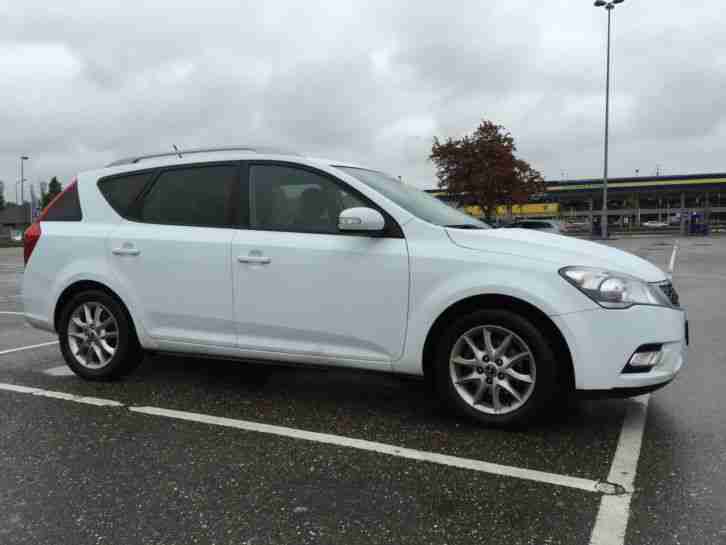Kia Cee'd Sporty Wagon 1.6 CRDI Spirit EZ:10/2012 Navi/Teilleder