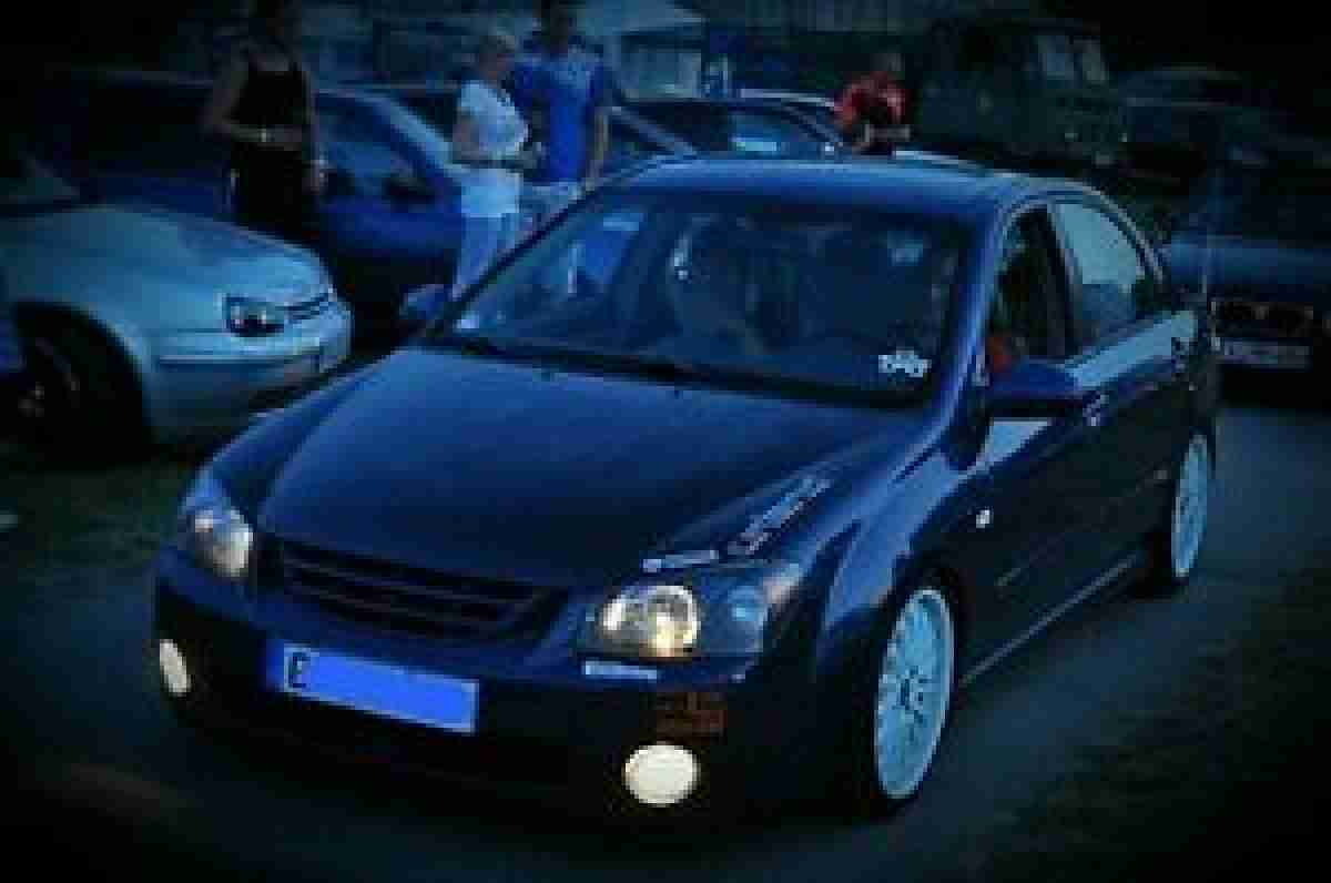 Kia Cerato 2.0 (2004)