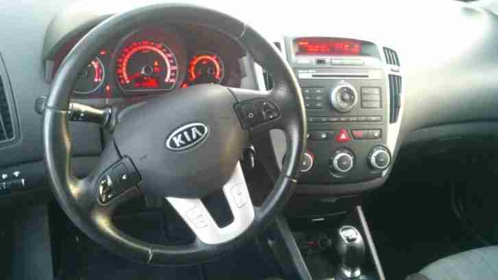 Kia Pro Ceed 1.6, 126 PS Unfallfrei 1A gepflegt wie neu + 8 Reifen+viele Extras