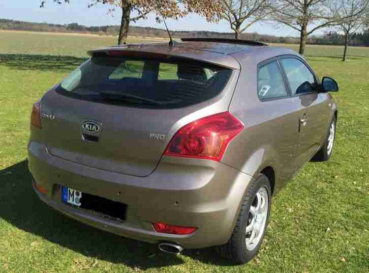 Kia Pro_cee'd 2.0 CVVT Aut. EX, Automatik, 32.000 km, EZ 03/2009