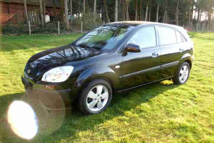 Kia Rio 1,4 EX Tüv bis 3/18 mit Winter-Sommerreifen Bj 2006