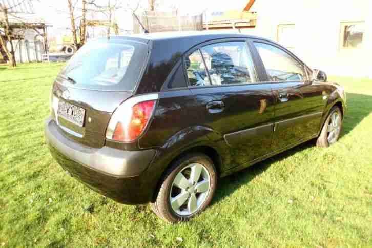 Kia Rio 1,4 EX Tüv bis 3/18 mit Winter-Sommerreifen Bj 2006