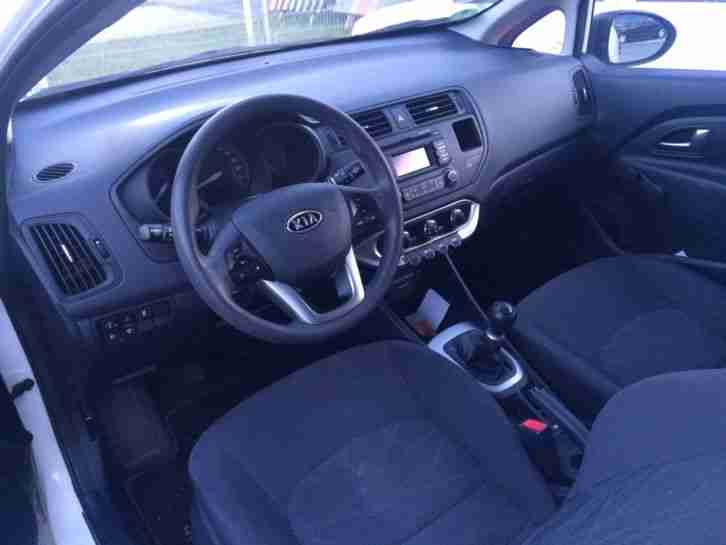 Kia Rio 33350 km Durchsicht / Tüv Neu + Winterreifen Servo Mp3 CD Zentralveriege