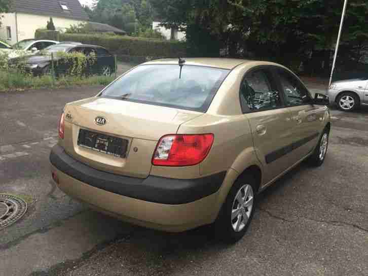 Kia Rio Attract 4 türig aus Ersthand