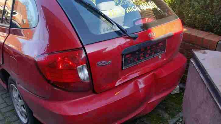 Kia Rio nach Unfall