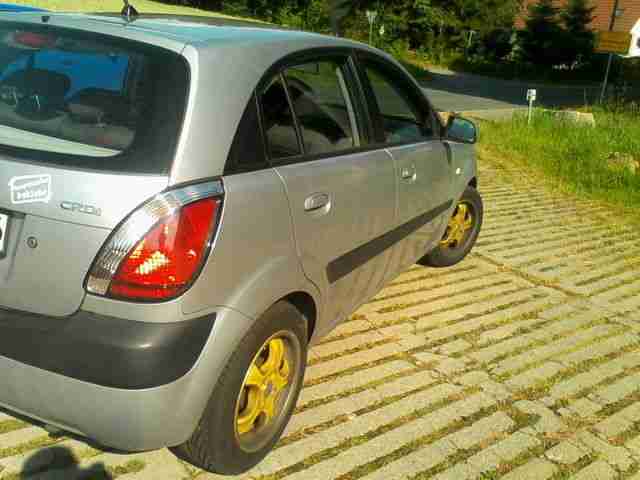 Kia Rio silber 1,5l diesel 110PS Bj 2005 5 türer Alufelgen Anfängerauto 140000km