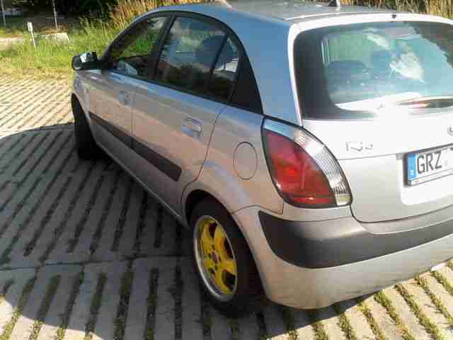 Kia Rio silber 1,5l diesel 110PS Bj 2005 5 türer Alufelgen Anfängerauto 140000km