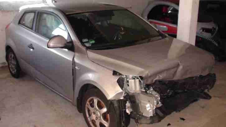 Kia ceed mit Unfallschaden