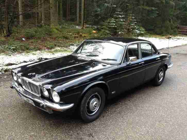 Klassischer schwarzer Jaguar XJ 6