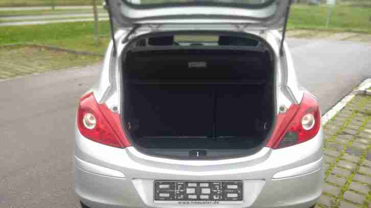 Kleiner Opel Corsa D 1.2 16V 80PS