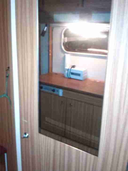 Kleiner Wohnwagen STERCKEMAN S385E, TÜV und Gasprüfung neu, Vorzelt