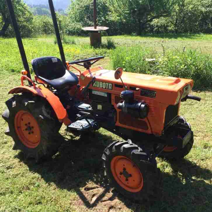 Kubota B7001 Allrad Schlepper
