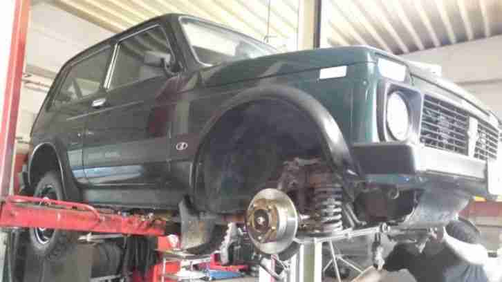 LADA NIVA 1,7l 4X4 BJ:2008 wenig km HU/AU 07/17 Russian Geländewagen.