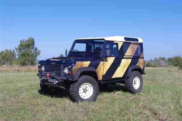 LAND ROVER DEFENDER OFF-ROAD – TOP ZUSTAND!