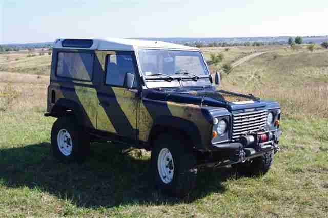 LAND ROVER DEFENDER OFF ROAD – TOP ZUSTAND!