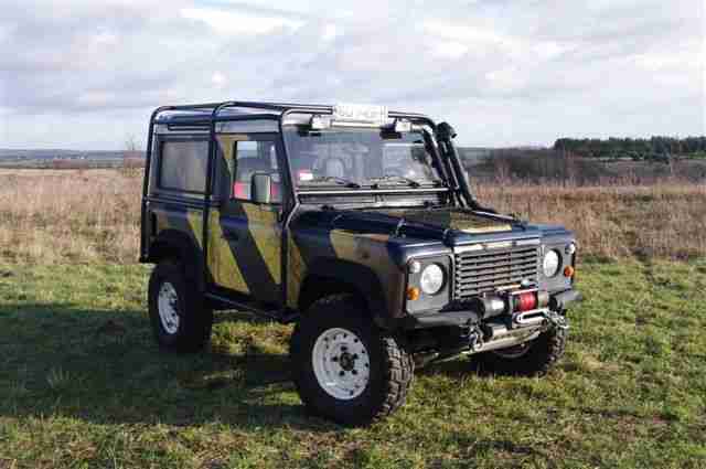 LAND ROVER DEFENDER OFF ROAD – TOP ZUSTAND!