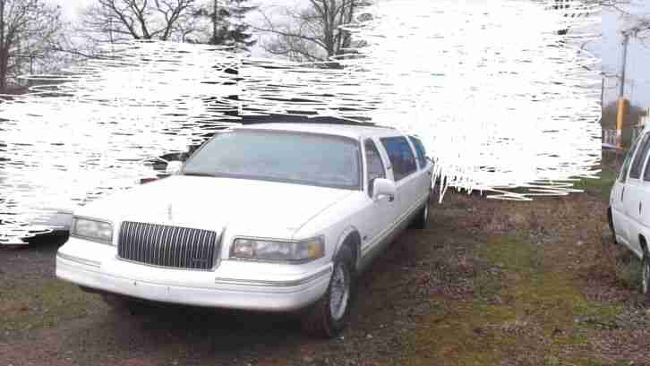 LINCOLN TOWN CAR V8 MIT AUTOMATIKGETRIEBE BJ 2002 KLIMA VOLLAUSTATUNG ALUFELGE