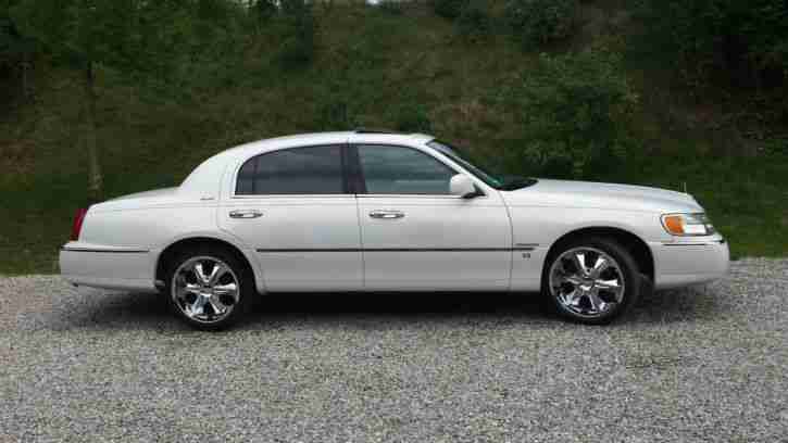 LINCOLN Town Car 4, 6 Liter V8