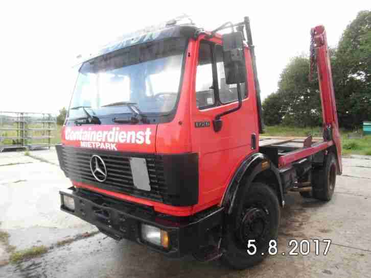 LKW Absetzkipper mit 70 Container