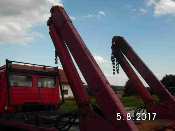 LKW Absetzkipper mit 70 Container