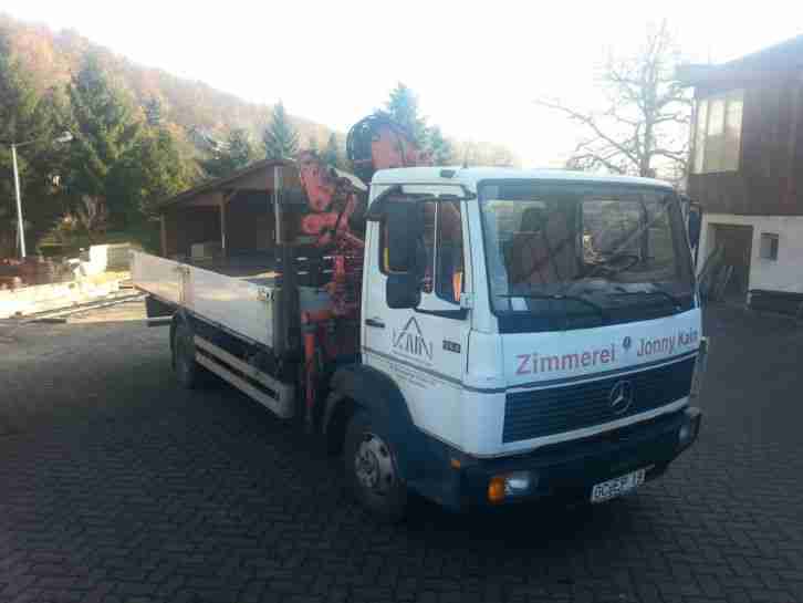 LKW MB 914 mit Kran hinter Fahrerhaus